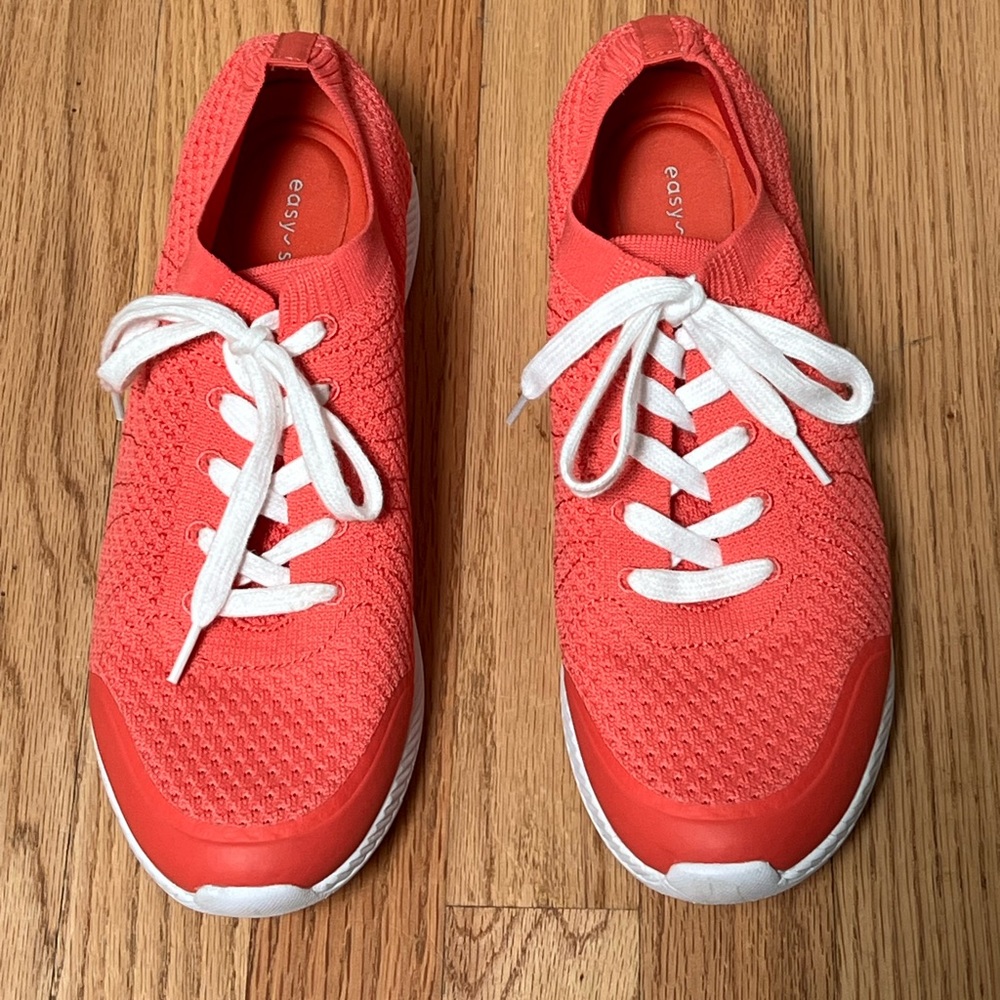 Women’s Easy Spirit Sneaker Textile Size 11M in salmon, great condition